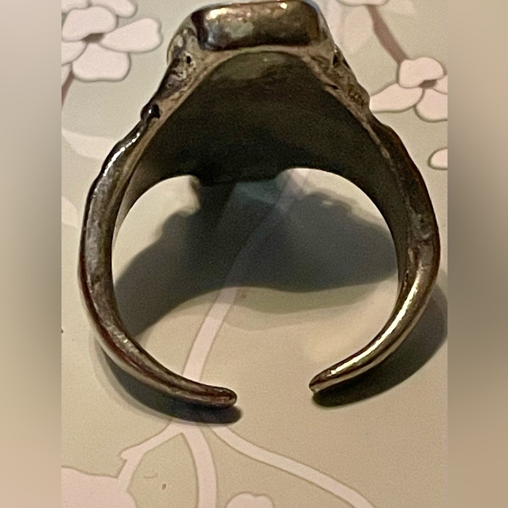 Antique Silver Tone Gothic Ring Featuring a Mummy Figure. Adjustable - Picture 3 of 6